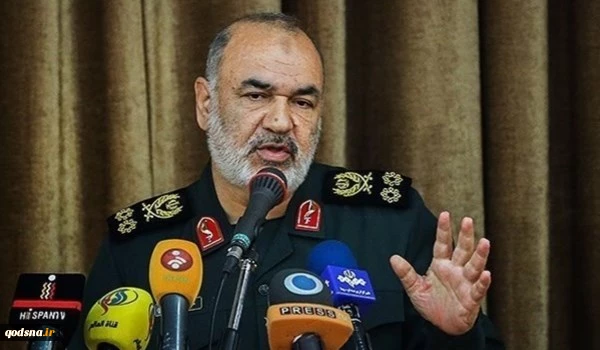 على هامش مهرجان مالك الاشتر للقوات المسلحة 

 اللواء سلامي: القوة الجوفضائية بالحرس الثوري تتطور بسرعة 2