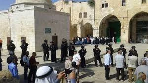 Zionist settlers storm al-Aqsa Mosque under military protection