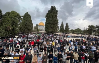 مشارکت گسترده 45 هزار فلسطینی در نماز جمعه مسجد الاقصی (عکس)