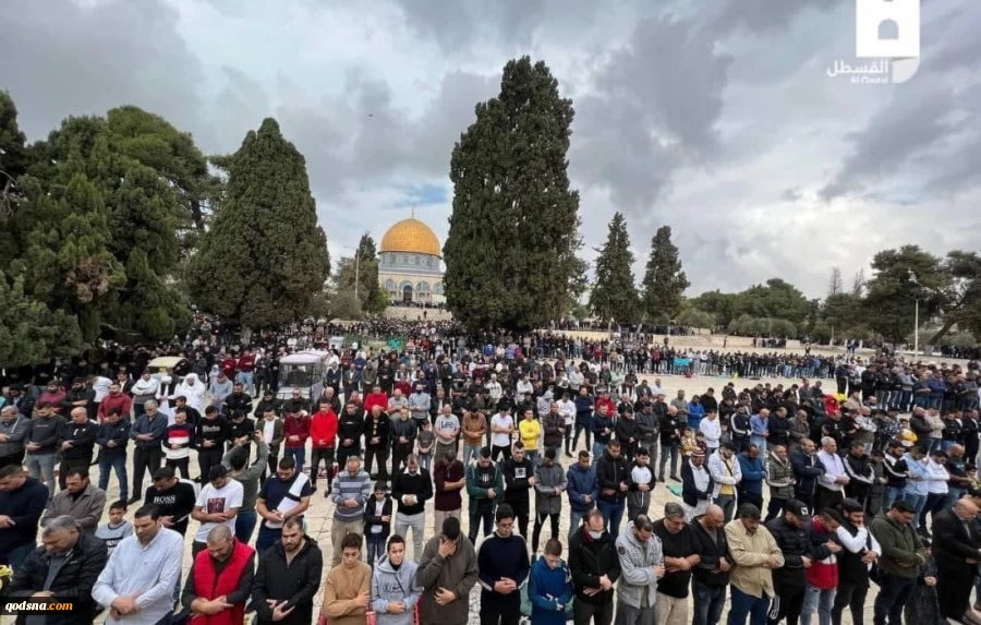 مشارکت گسترده 45 هزار فلسطینی در نماز جمعه مسجد الاقصی (عکس) 2
