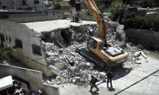 آخرین عناوین صبح روز سه شنبه رسانه های فلسطینی (20 دی)

شهرک نشینان اسرائیلی بخشی از حرم ابراهیمی را تخریب کردند/ الجزایر 5 گروه فلسطینی را به این کشور دعوت کرد/ هشدار حماس نسبت به وخامت اوضاع جسمانی اسیر ابو حمید/ العربی الجدید : عباس از االسیسی خواسته بر حماس و جهاد اسلامی فشار بیاورد