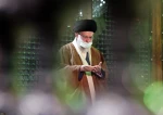 تزامنا مع الذكرى الثالثة والاربعين لانتصار الثورة؛

قائد الثورة يزور ضريح الامام الخميني وروضة الشهداء 2