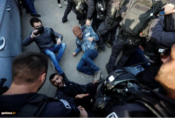 Sheikh Jarrah: Israeli forces attack protesters as deadline of forced eviction looms
 3
