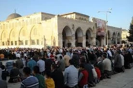 Thousands gather at Al-Aqsa for first Friday prayers of Ramadan
