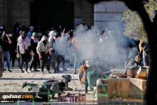 Zionist troops storm al-Aqsa Mosque for fifth day in row using tear gas, rubber bullets
