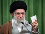 Zionist regime is wallowing in a convoluted network of problems: Leader 2