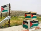 فلسطينيون يرسمون علم فلسطين على حواجز الاحتلال   4