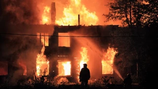 Huge blaze at Haifa industrial complex - video