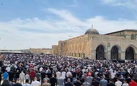 About 150,000 Muslim worshipers observe Eid prayer at Aqsa Mosque