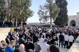 Over 45,000 worshipers perform Friday prayer at al-Aqsa