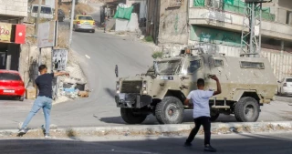 Scores of Palestinians injured during IOF raid south of Nablus