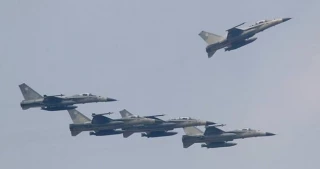 Israeli warplanes violate Lebanese airspace