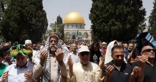 70,000 worshipers perform Friday prayer at Al-Aqsa