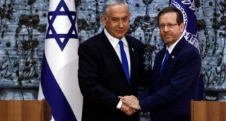 Netanyahu says he has secured deal to form new cabinet