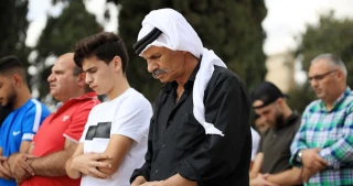 70,000 worshipers perform Friday prayer at Al-Aqsa