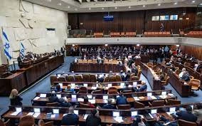 Yesh Atid, Labor considering mass resignation from the Knesset