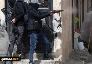 Zionist troops martyr Palestinian youth near al-Aqsa Mosque