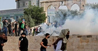 Hamas calls on the Palestinians to continue their legitimate struggle