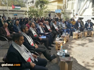 در مراسم «از طوفان الاقصی تا صبح آزادی» مطرح گردید
 حسین مسلمی: امروز در میدان نبرد یک جبهه متحد شکل گرفته است/ ناصر ابوشریف: امروز مقاومت روی پای خود ایستاده که ناشی از استمرار روحیه مقاومت در بین رزمندگان بوده / خالدقدومی: مقاومت فلسطین امروز نیاز دارد