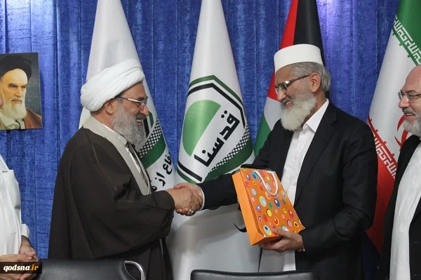 در دیدار رهبر جماعت اسلامی پاکستان با دبیرکل جمعیت دفاع از ملت فلسطین مطرح شد

حجت الاسلام رحیمیان:امام خمینی از ابتدای انقلاب از آرمان قدس حمایت کرد// مولانا سراج الحق: حاکمانی که نسبت به جنایات صهیونیست ها سکوت میکنند از خدا نمیترسند بلکه از آمریکا می