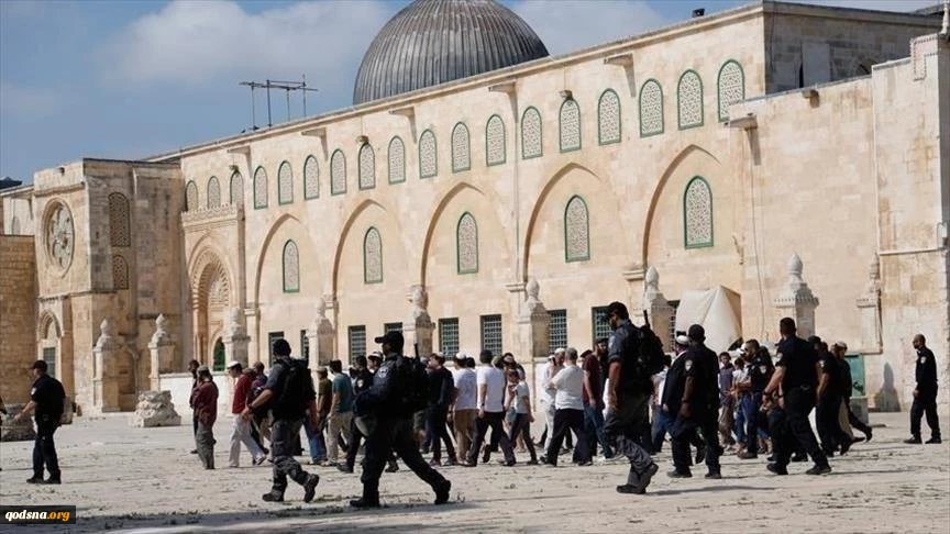مستوطنون يقتحمون المسجد الأقصى والاحتلال يواصل اعتقالاته في الضفة 2