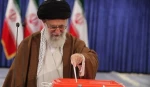 قائد الثورة الاسلامية يدلى بصوته في الانتخابات /على الشعب الإيراني ان يدخل بمشاركته الفرحة في قلوب الأصدقاء والغضب في قلوب الأعداء 2