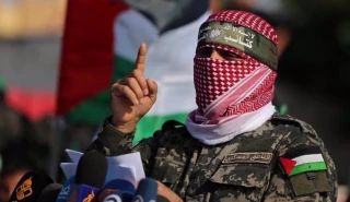 أبو عبيدة يعلن انقطاع الاتصال بمجاهدين يحرسون 4 أسرى صهاينة