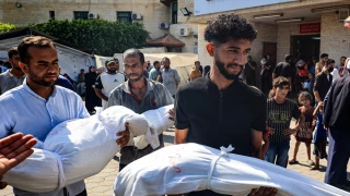 Zionist regime bombs Gaza refugee camps as tanks push deeper into Rafah