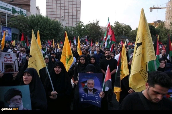 بدء مراسم تشييع جثمان الشهيد إسماعيل هنية بحضور أبناء الشعب الإيراني/ 
الحية: دم إسماعيل هنية سيسير على طريق وحدة الأمة 2