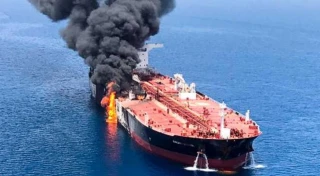 القوات اليمنية تعلن استهداف سفينة في البحر الأحمر ومدمرتين أمريكيتين
