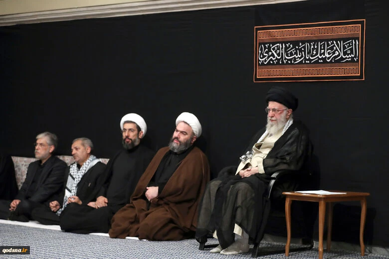 لدى استقباله مواكب العزاء الطلابية؛

قائد الثورة الاسلامية: المعركة بين الجبهة الحسينية والجبهة اليزيدية لا تنتهى ابدا 2