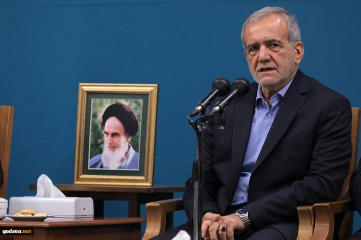 خلال اللقاء مع قائد الثورة؛

بزشكيان: بالوحدة داخل الوطن والأمة الاسلامية يمكن افشال داعمي جرائم الكيان الصهيوني
 2