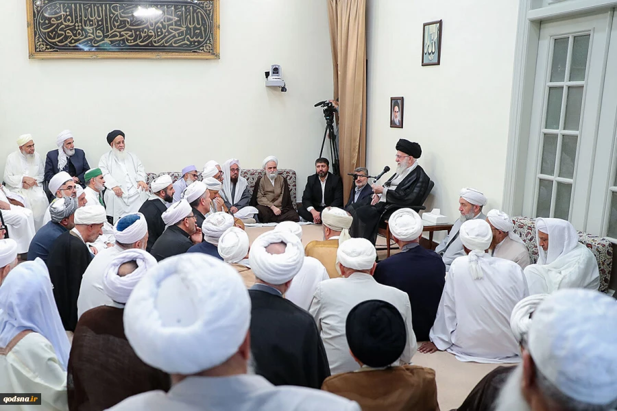 قائد الثورة الإسلامية: لا ينبغي أن تُنسى قضية الأمة الإسلامية
 2