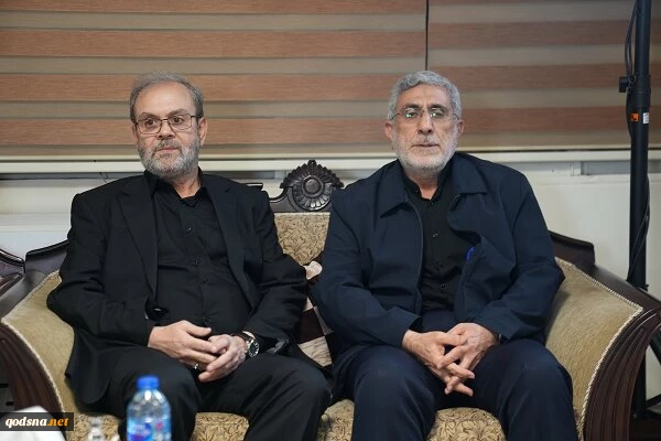 بالصور...حضور العميد قاآني في مكتب حزب الله في طهران
  2