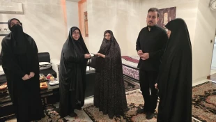 هدیه جالب یادگار امام(ره) به خانواده شهید امیرعبداللهیان؛ گوشه از عمامه بنیانگذار جمهوری اسلامی ایران  2