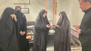 هدیه جالب یادگار امام(ره) به خانواده شهید امیرعبداللهیان؛ گوشه از عمامه بنیانگذار جمهوری اسلامی ایران  2