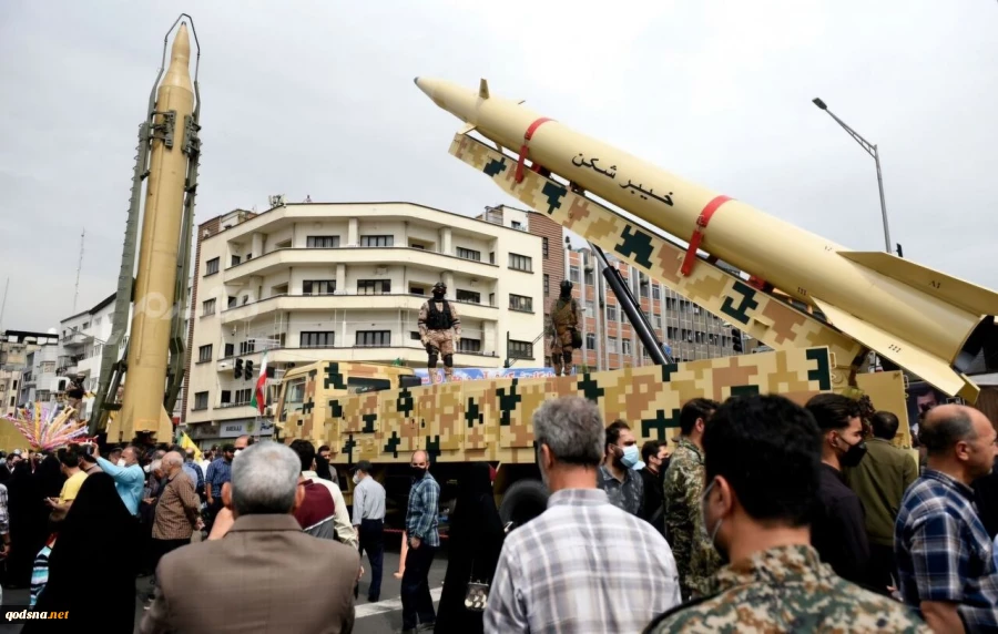 تغريدة بالعبرية لمكتب قائد الثورة: اميركا والكيان الصهيوني سيتلقيان رداً قاصماً 2