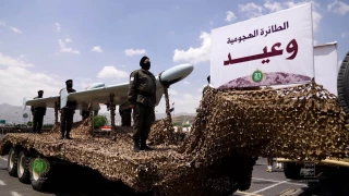 مقام ارشد وزارت دفاع آمریکا: اقدامات ارتش یمن شگفت انگیز است/  یمنی‌ها ترسناک شده‌اند/ باید از دریای سرخ دور شویم