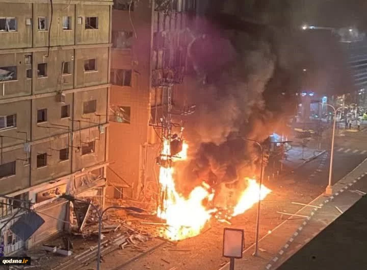 صواريخ من لبنان في اتجاه "تل أبيب": إصابات مباشرة وحرائق وانقطاع في التيار الكهربائي 2