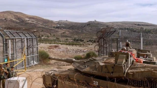 Zionist troops push deeper into Syria, hinder UN peacekeepers