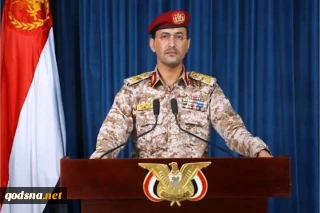 القوات المسلحة اليمنية تستهدف قاعدة نيفاتيم الجوية الإسرائيلية بصاروخ فرط صوتي