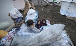 آوارگان فلسطینی از شدت سرما در غزه جان می‌دهند/ شهادت 5 تن شامل 4 کودک و یک پزشک بر اثر سرما