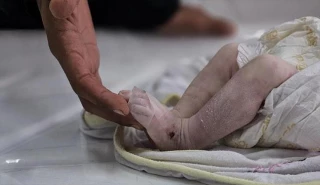 في اليوم 451 للعدوان..

قوات الاحتلال تواصل ابادنها الجماعية بحق الفلسطينيين في غزة
