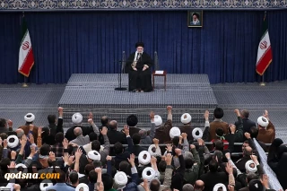 رهبر انقلاب در دیدار هزاران نفر از مردم قم:  آمریکایی‌ها غالباً در مورد مسائل ایران دچار خطا شدند/ کار مهم دستگاه‌های تبلیغاتی و فرهنگی و فعالان فضای مجازی این است که پرده‌ی توهم اقتدار دشمن را پاره کنند