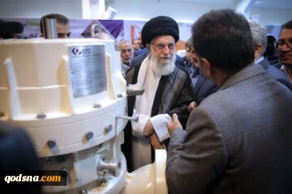 بازدید رهبر انقلاب از نمایشگاه رویداد ملی پیشگامان پیشرفت