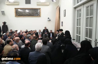 خلال استقباله منظمي المؤتمر الوطني لاحياء ذكرى شهداء كاشان؛

قائد الثورة يؤكد ضرورة إبراز خصائص الشهداء بالاعمال الثقافية والفنية