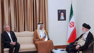 IR Leader puts premium on boosting ties with neighbors in meeting with Qatari Emir