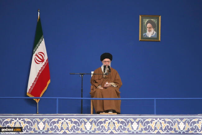 رهبر انقلاب در در دیدار نوروزی با هزاران نفر از قشرهای مختلف مردم: مراکز مقاومت در منطقه برای ایستادگی در برابر صهیونیست‌ها انگیزه درونی دارند و ایران نیز احتیاجی به نایب ندارد/ جمهوری اسلامی از مبارزین فلسطینی و لبنانی حمایت می‌کند/  اگر کسی با خباثت ، د