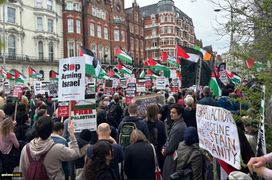 Thousands rally outside Israeli embassy in London to condemn Gaza assault