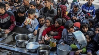 آنروا: کودکان و نوزادان غزه گرسنه سر بر بالین می‌گذارند/ شهادت بیش از هزار کودک فقط طی هفته اول فروپاشی آتش بس در غزه